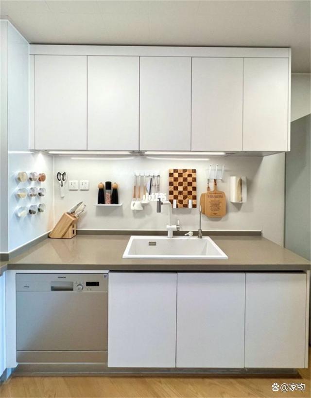 厨房的砖掉了怎么办(厨房墙面砖掉了怎么办)